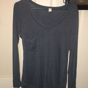 Long sleeve dark blue shirt with front pocket